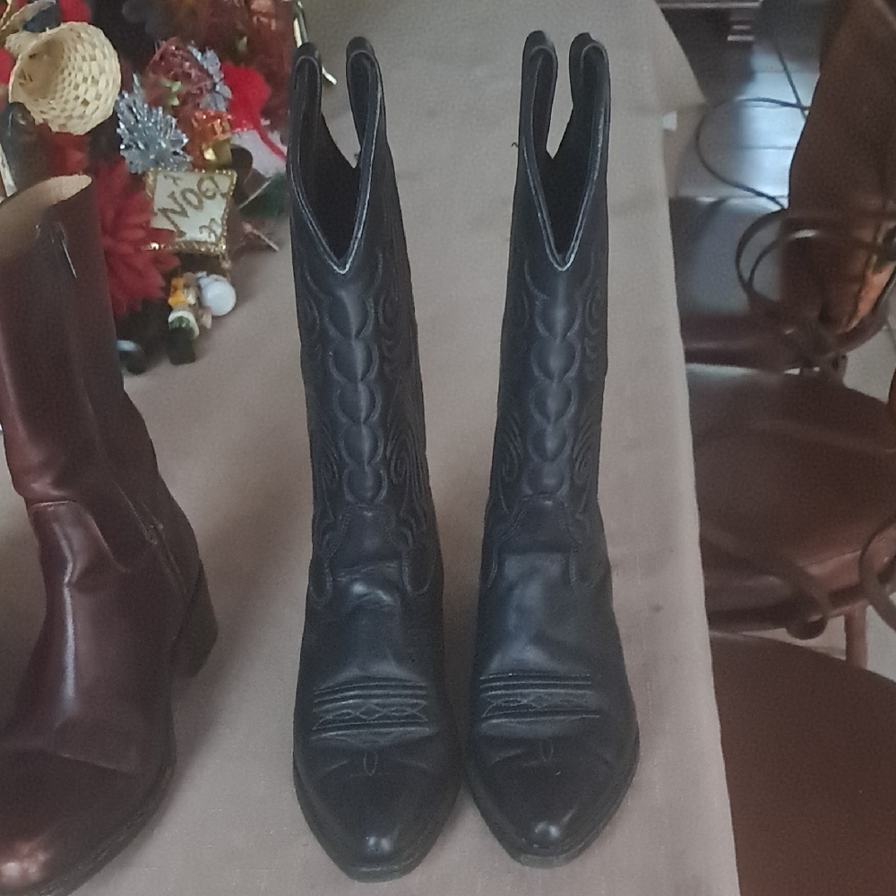 Elegant Black Leather Heeled Boots